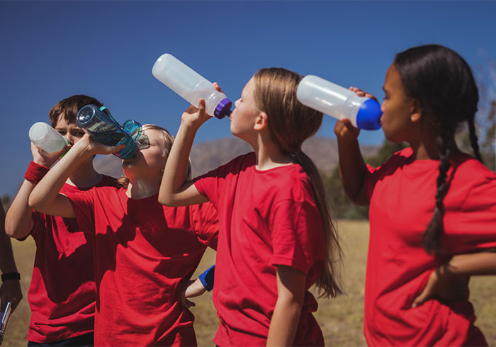 kids drinking water