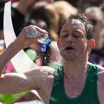 London-marathon-runner-with-buxton-water-desktop.jpg